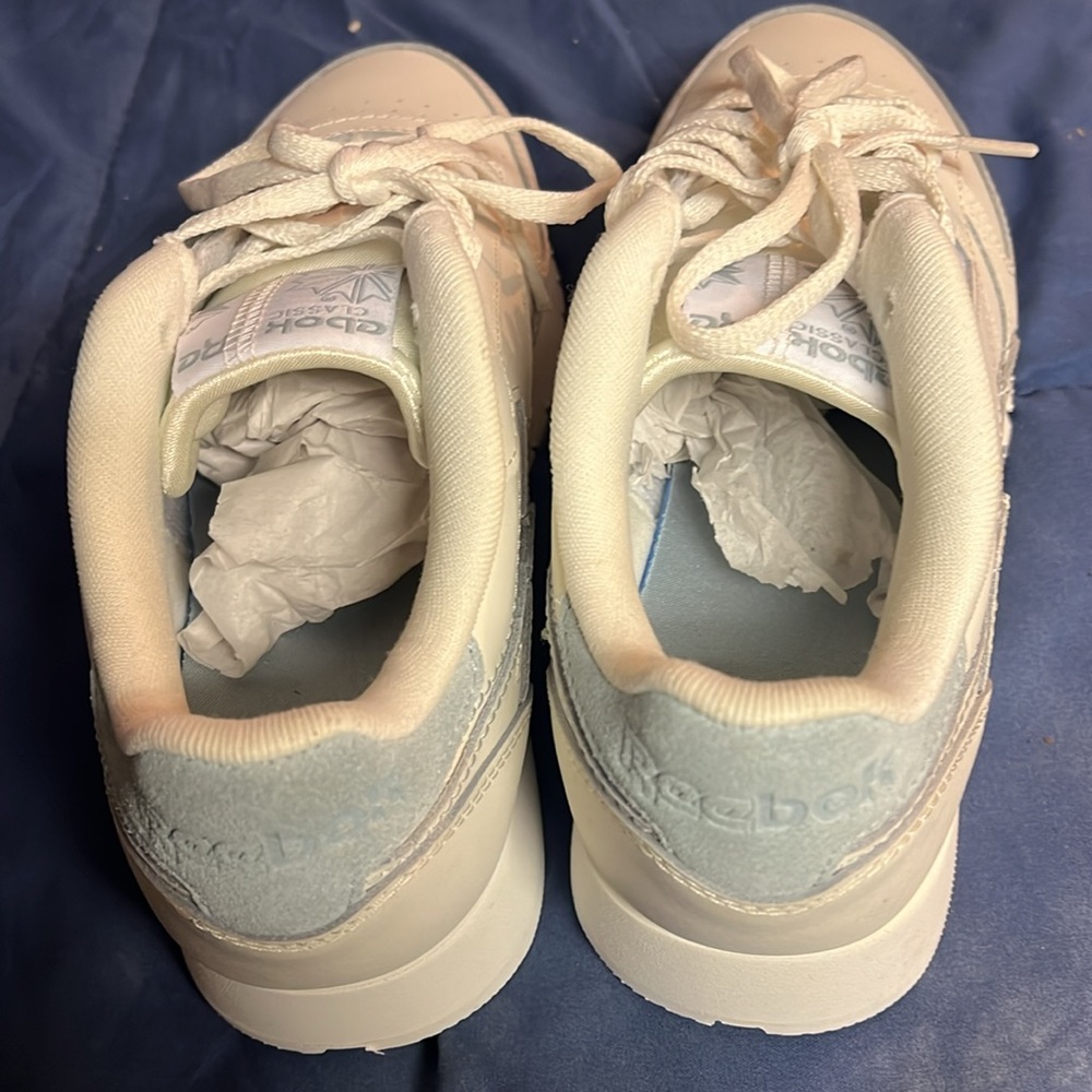 Reebok - Picture 4 of 5